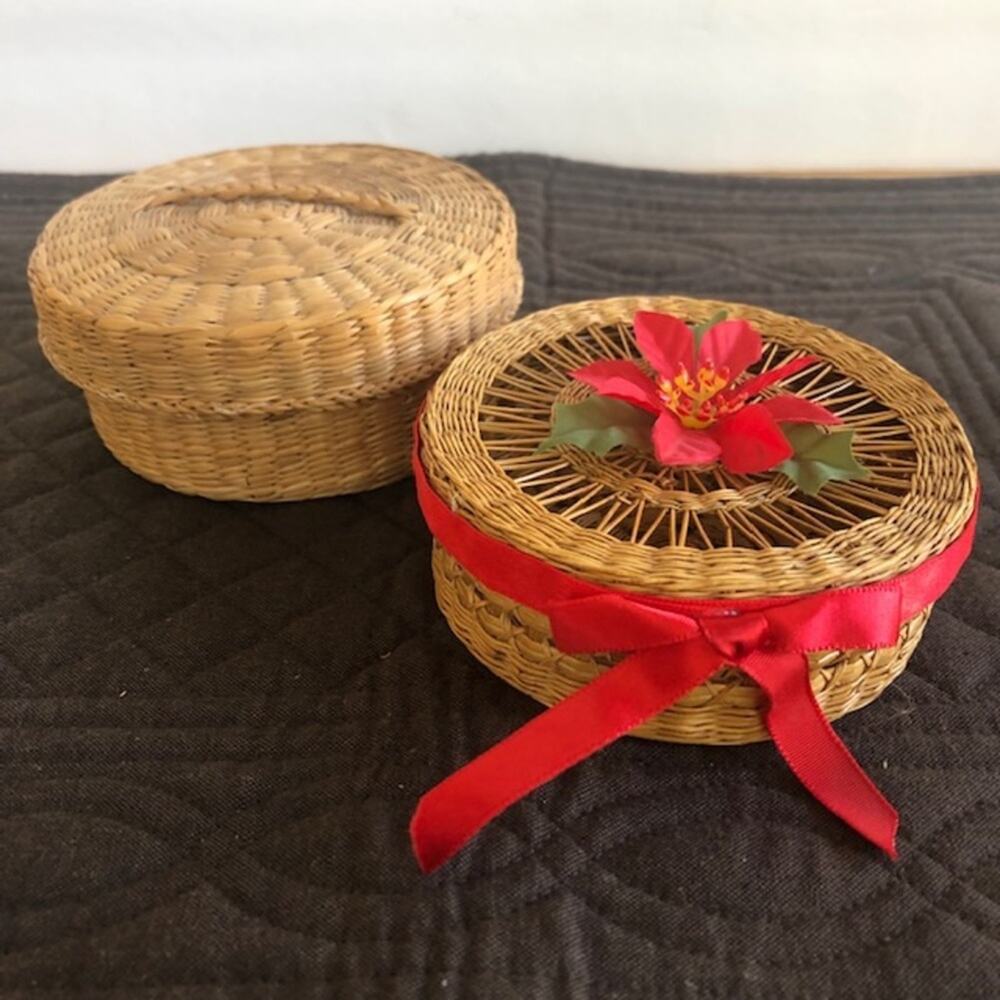 Set of 2 Small Vintage Boho Woven Wicker Straw Baskets with Lids